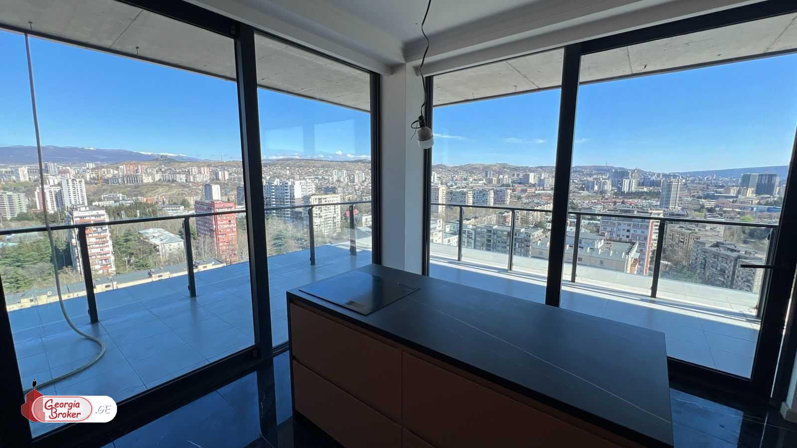 продается квартира с новым ремонтом 5-комнат