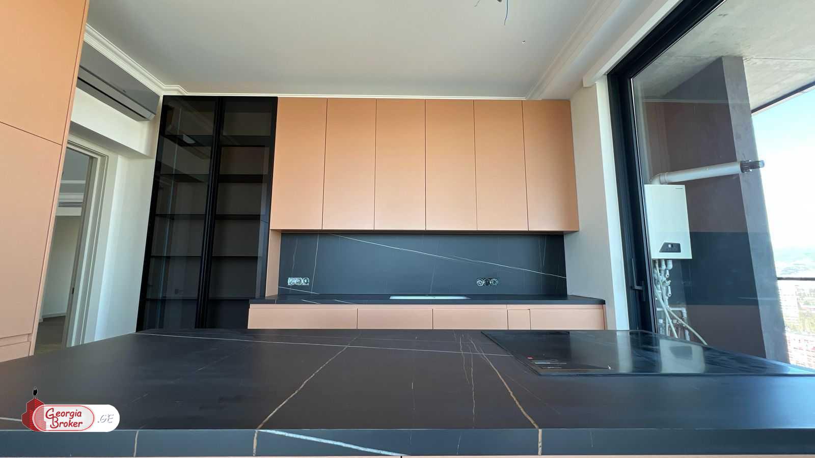 продается квартира с новым ремонтом 5-комнат