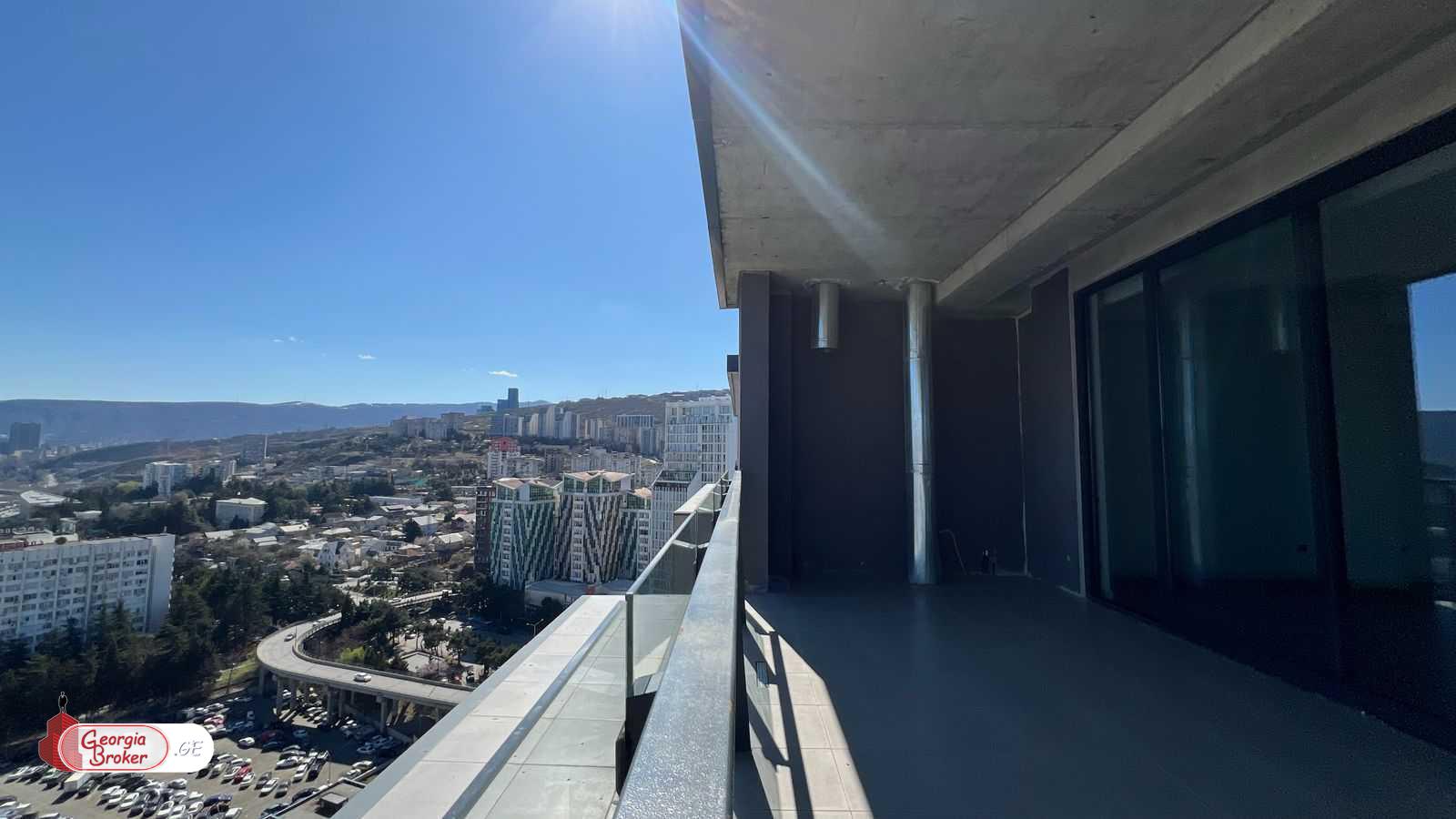 продается квартира с новым ремонтом 5-комнат