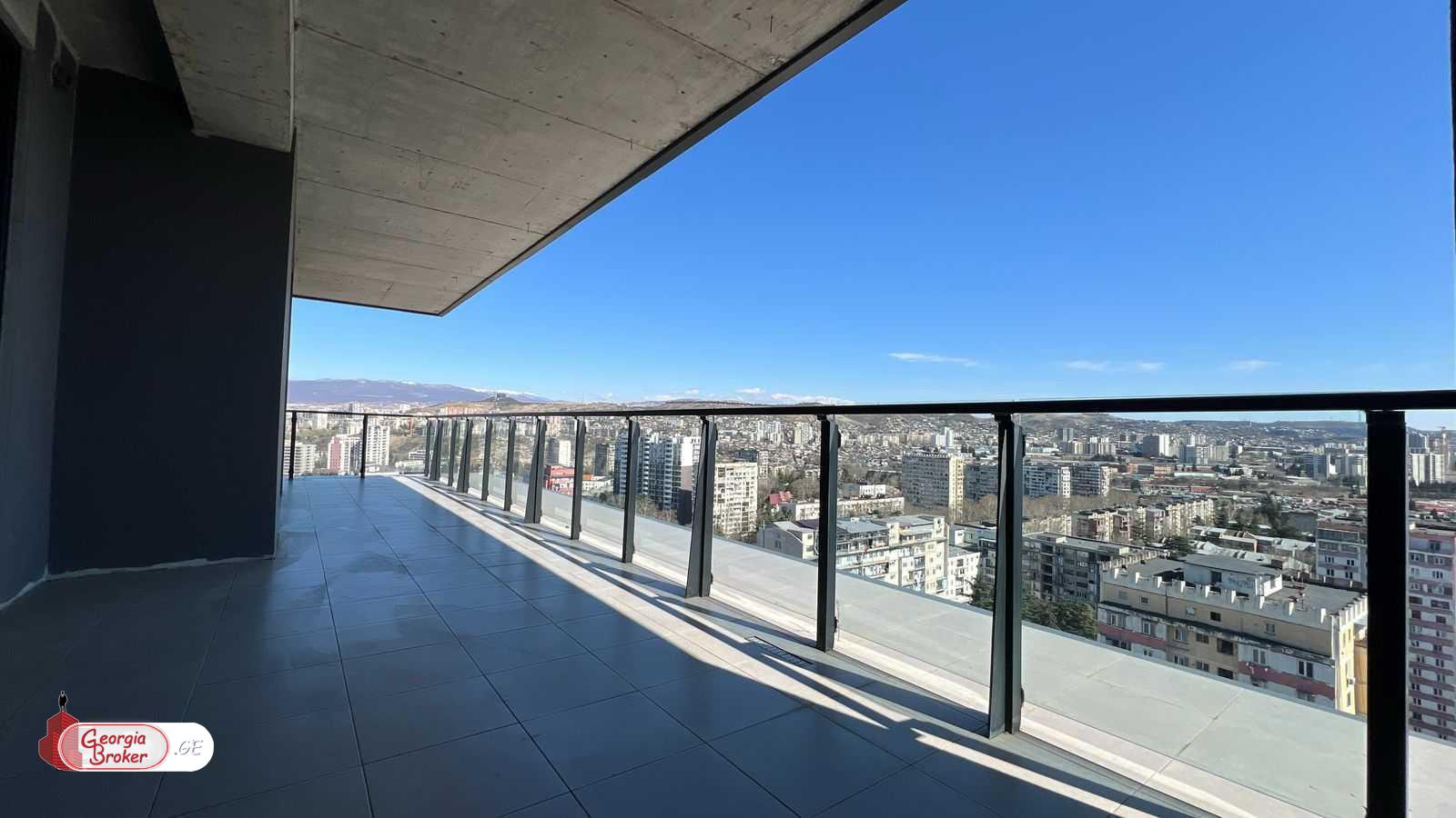 продается квартира с новым ремонтом 5-комнат