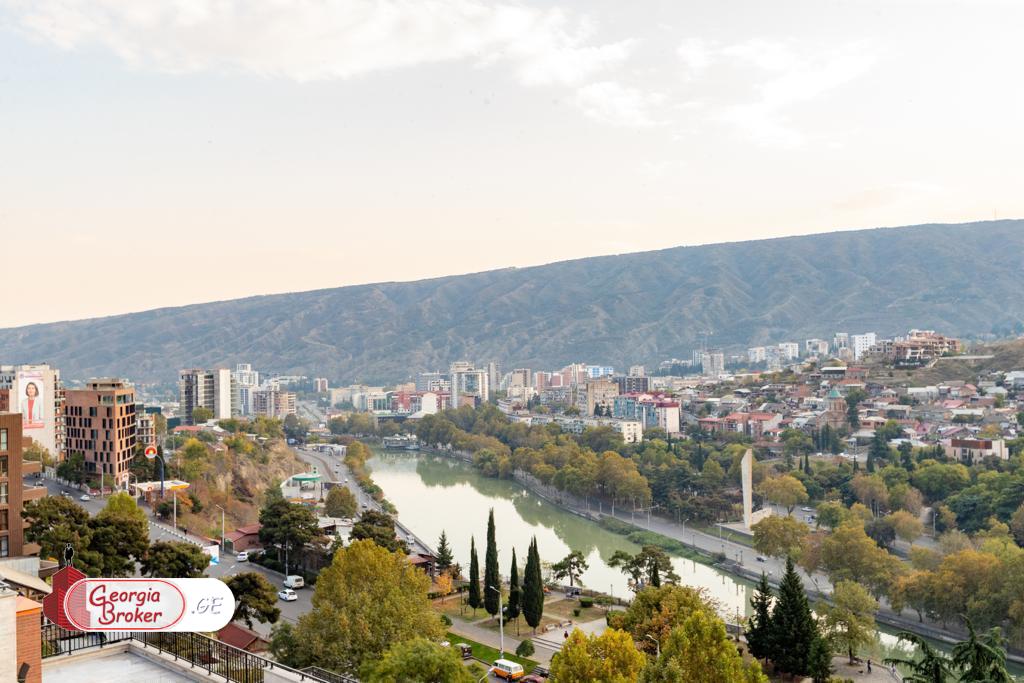 ქირავდება ახალი გარემონტებული 4 ოთახიანი ბინა