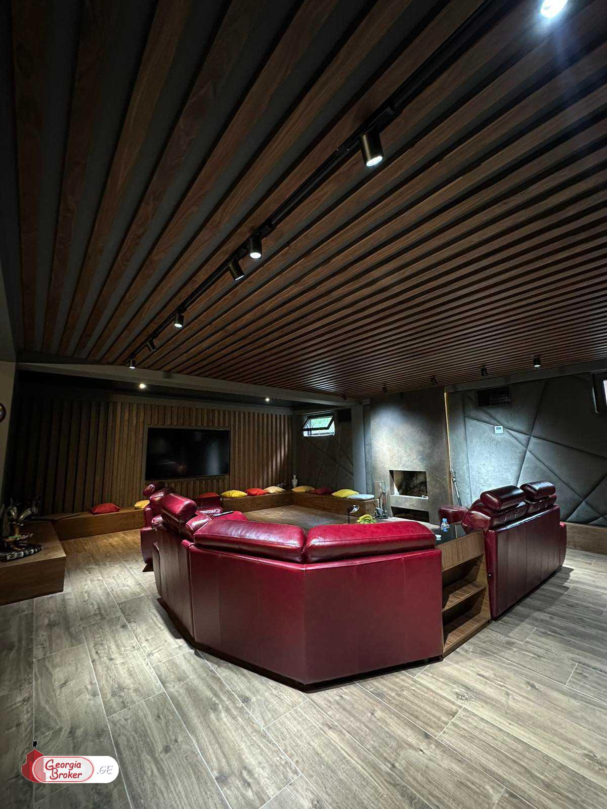 იყიდება ახალი გარემონტებული 11 ოთახიანი სახლი