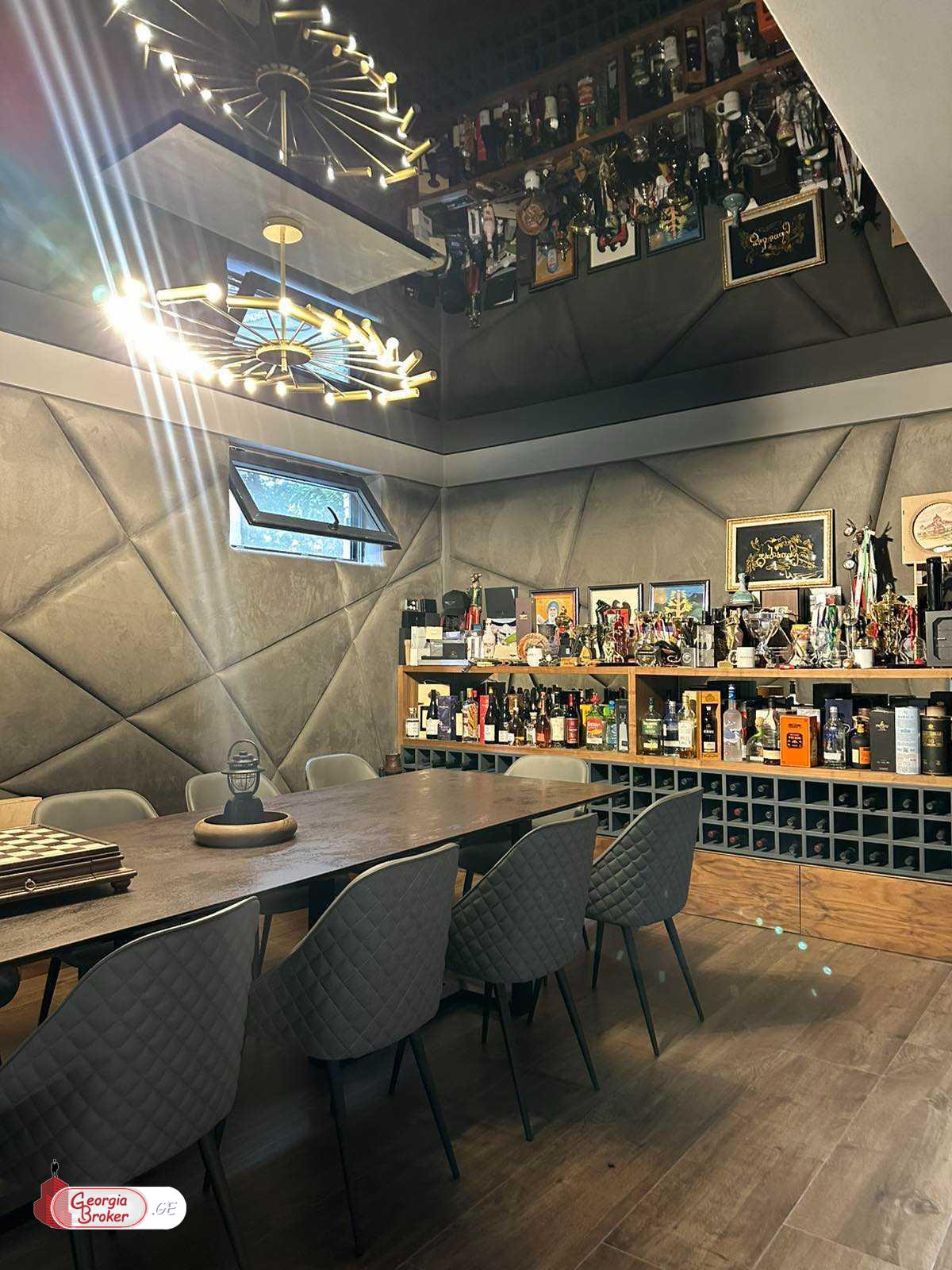 იყიდება ახალი გარემონტებული 11 ოთახიანი სახლი