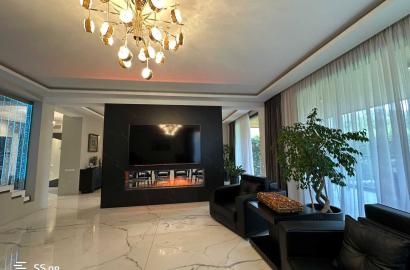 იყიდება ახალი გარემონტებული 11 ოთახიანი სახლი