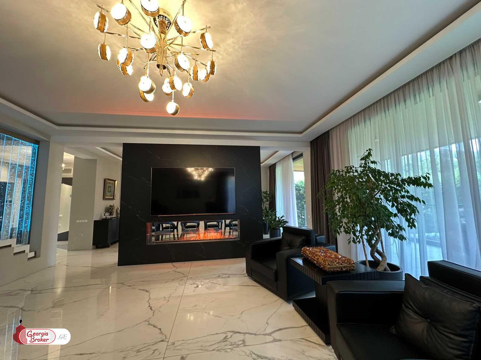 продается дом с новым ремонтом 11-комнат