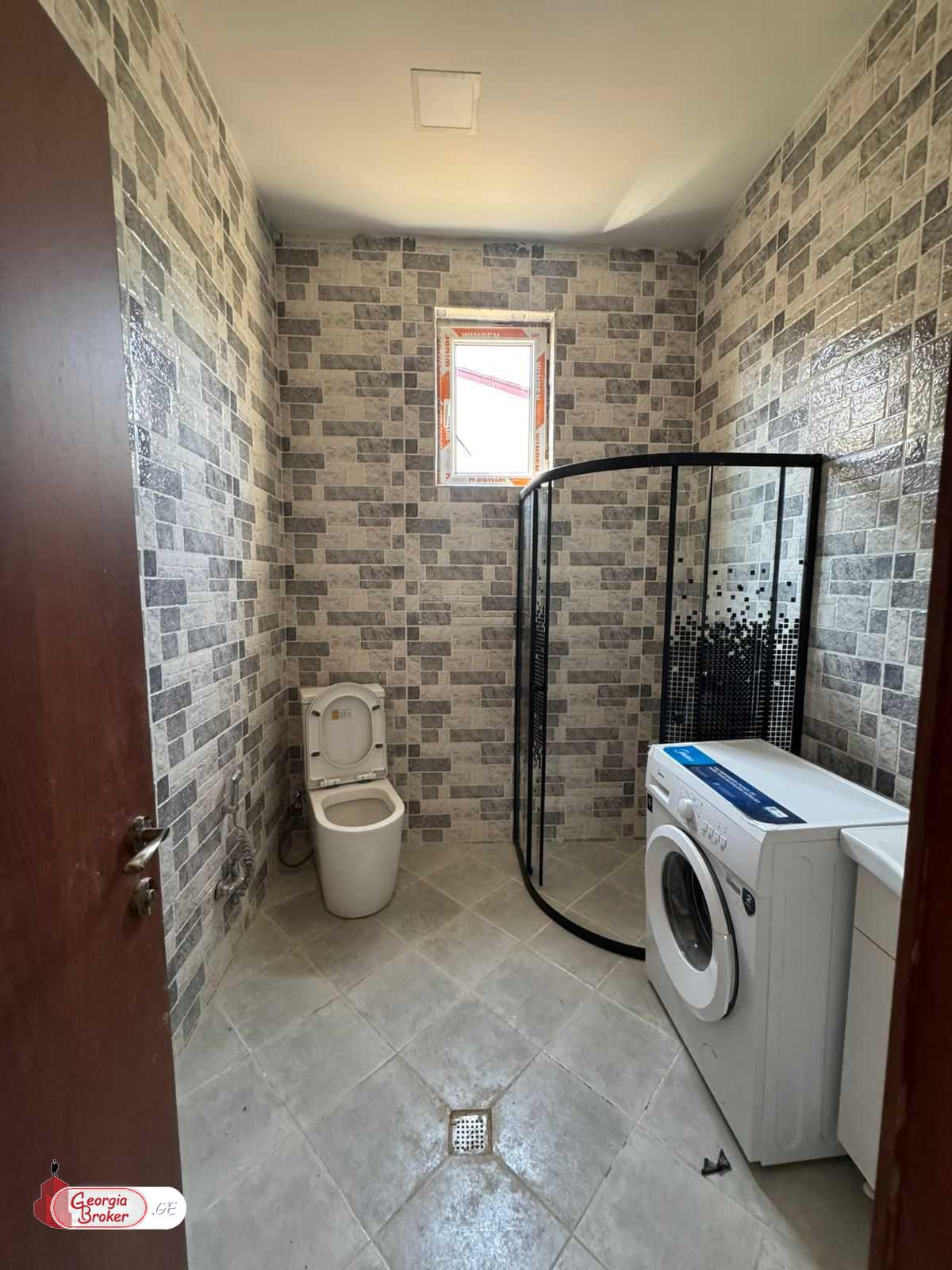 продается дом с новым ремонтом 4-комнаты