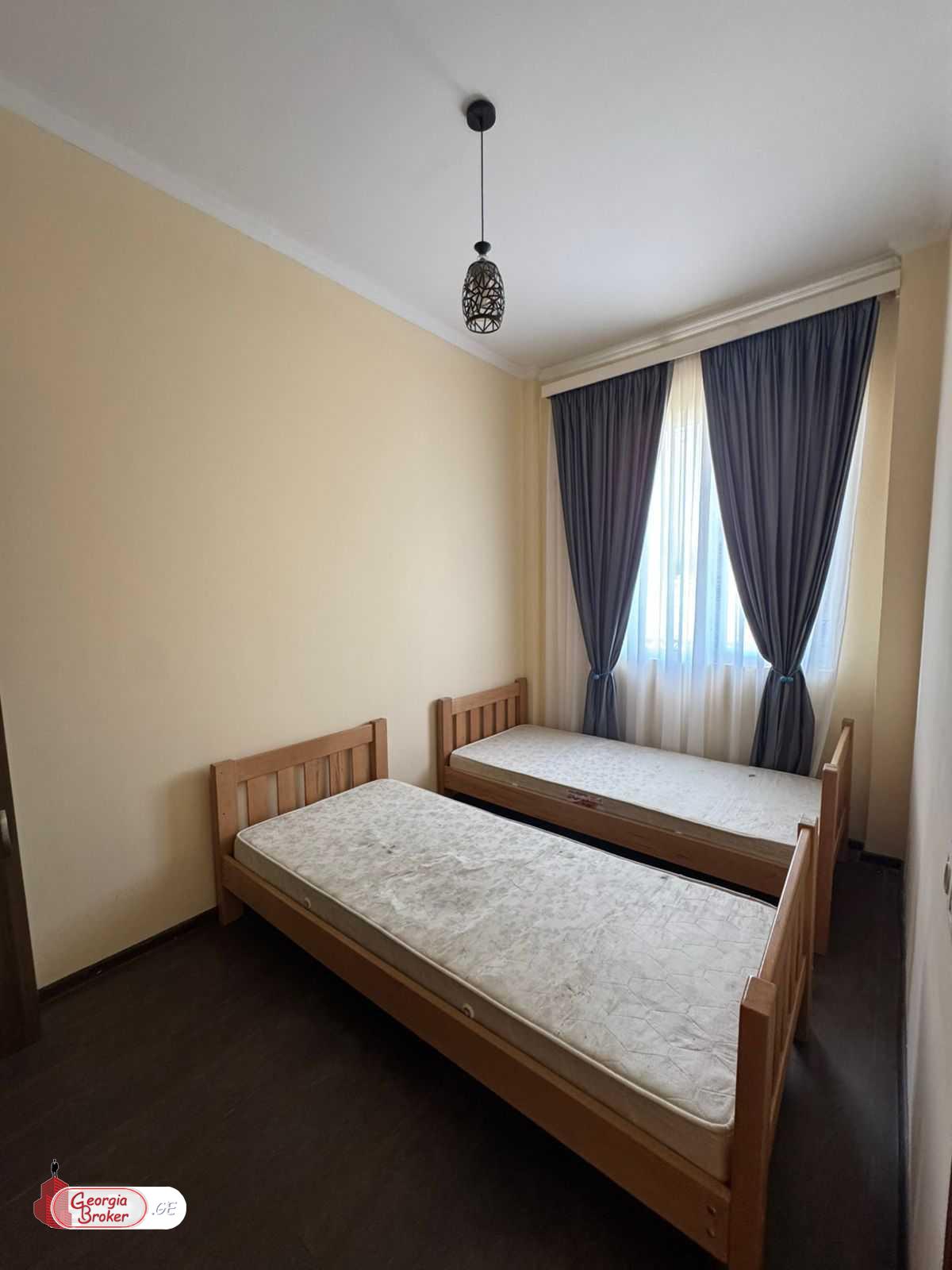 продается дом с новым ремонтом 4-комнаты