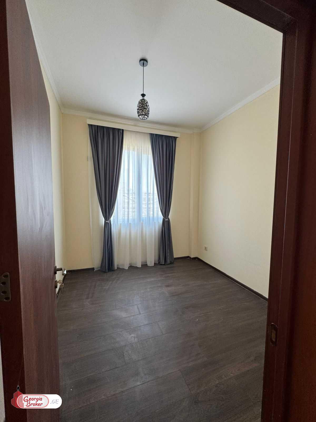 продается дом с новым ремонтом 4-комнаты