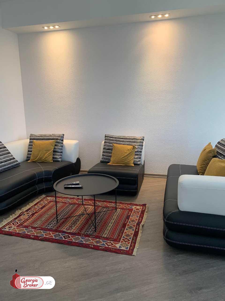 იყიდება ახალი გარემონტებული 3 ოთახიანი ბინა