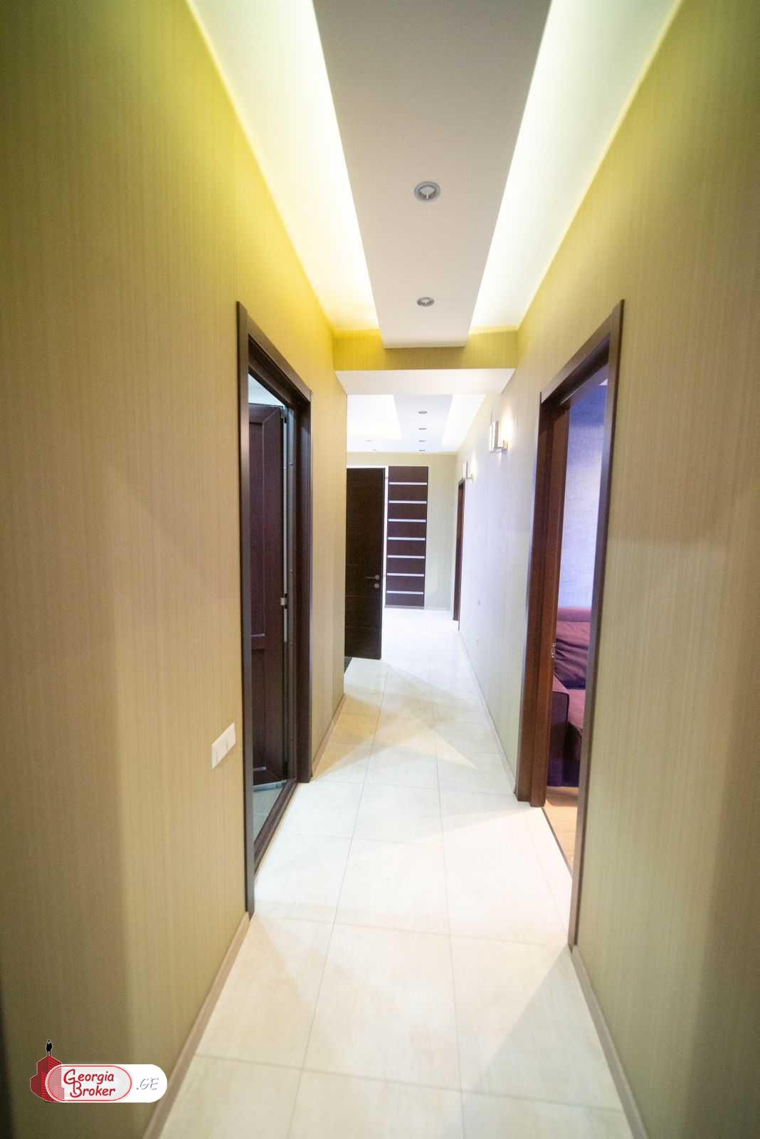 იყიდება ახალი გარემონტებული 5 ოთახიანი ბინა