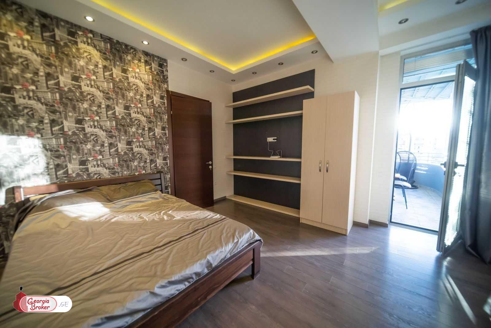 იყიდება ახალი გარემონტებული 5 ოთახიანი ბინა