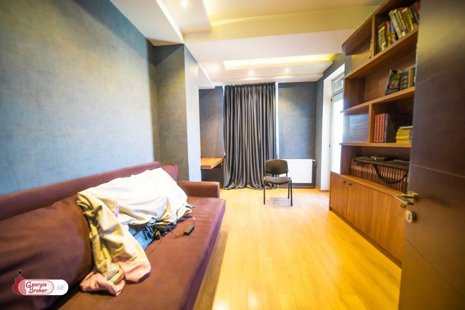 იყიდება ახალი გარემონტებული 5 ოთახიანი ბინა