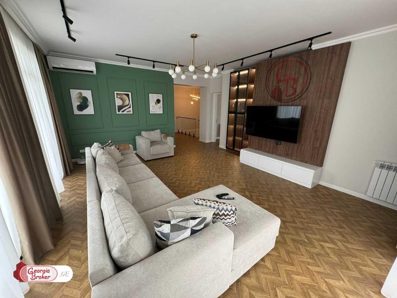 продается квартира с новым ремонтом 5-комнат