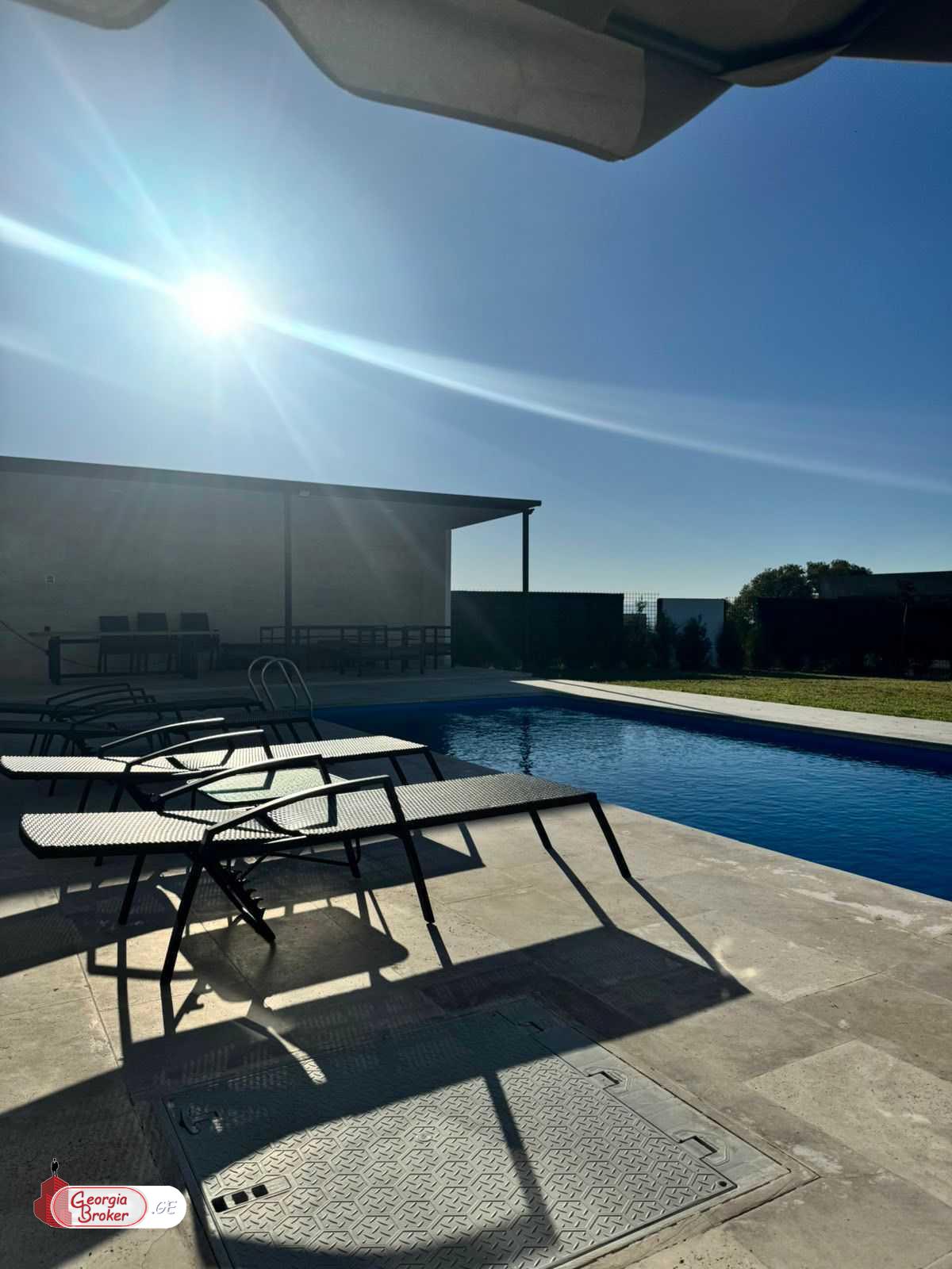 იყიდება ახალი გარემონტებული 7 ოთახიანი სახლი