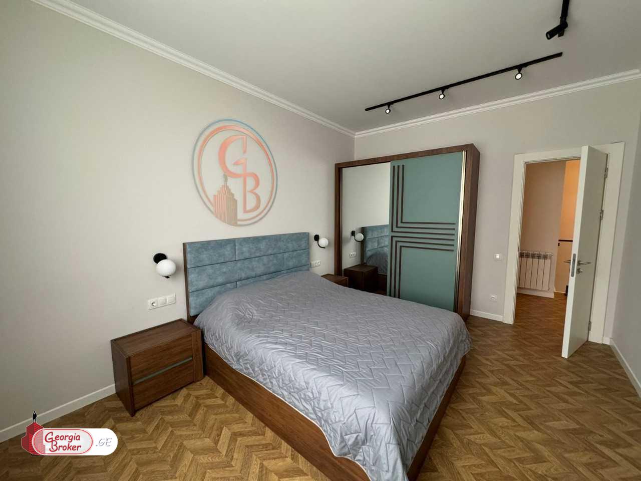 продается квартира с новым ремонтом 5-комнат