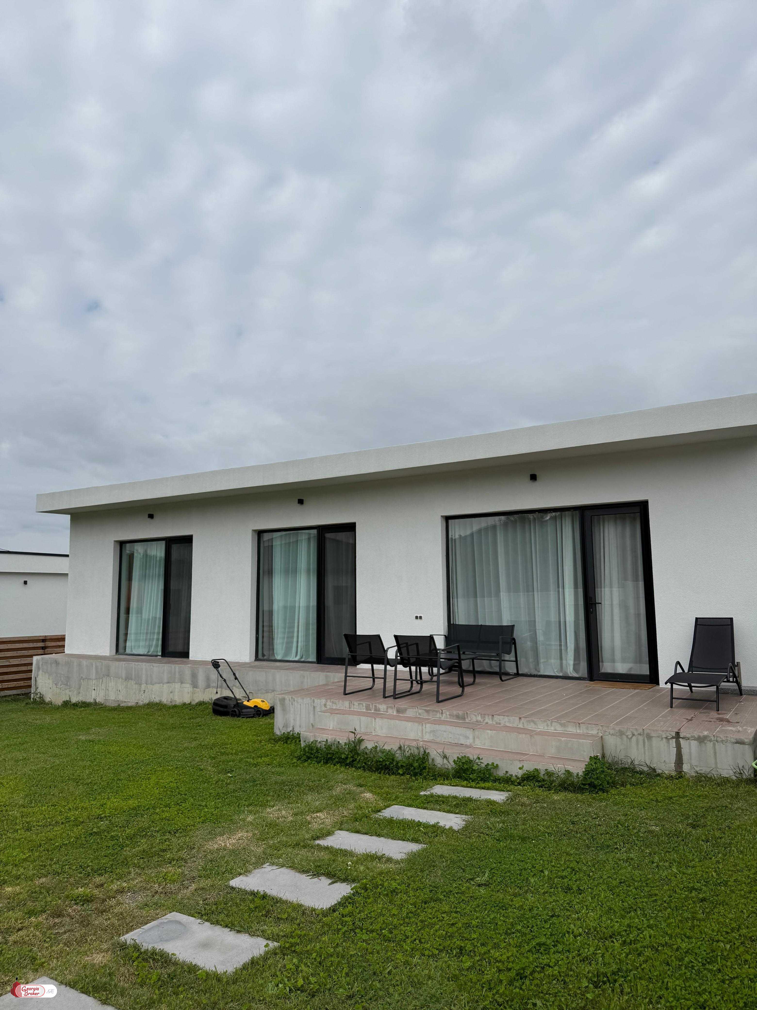 იყიდება ახალი გარემონტებული 4 ოთახიანი სახლი