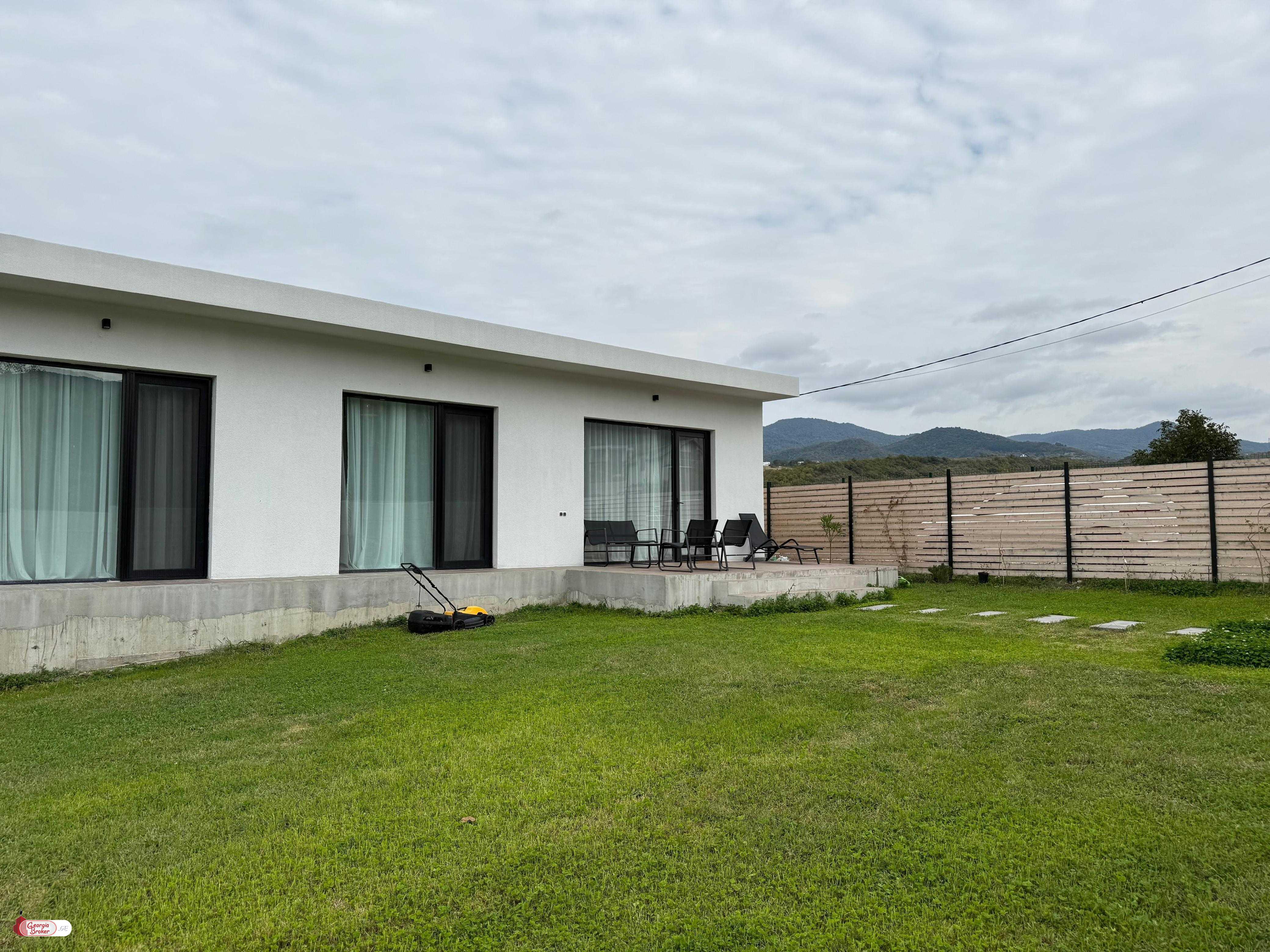 იყიდება ახალი გარემონტებული 4 ოთახიანი სახლი