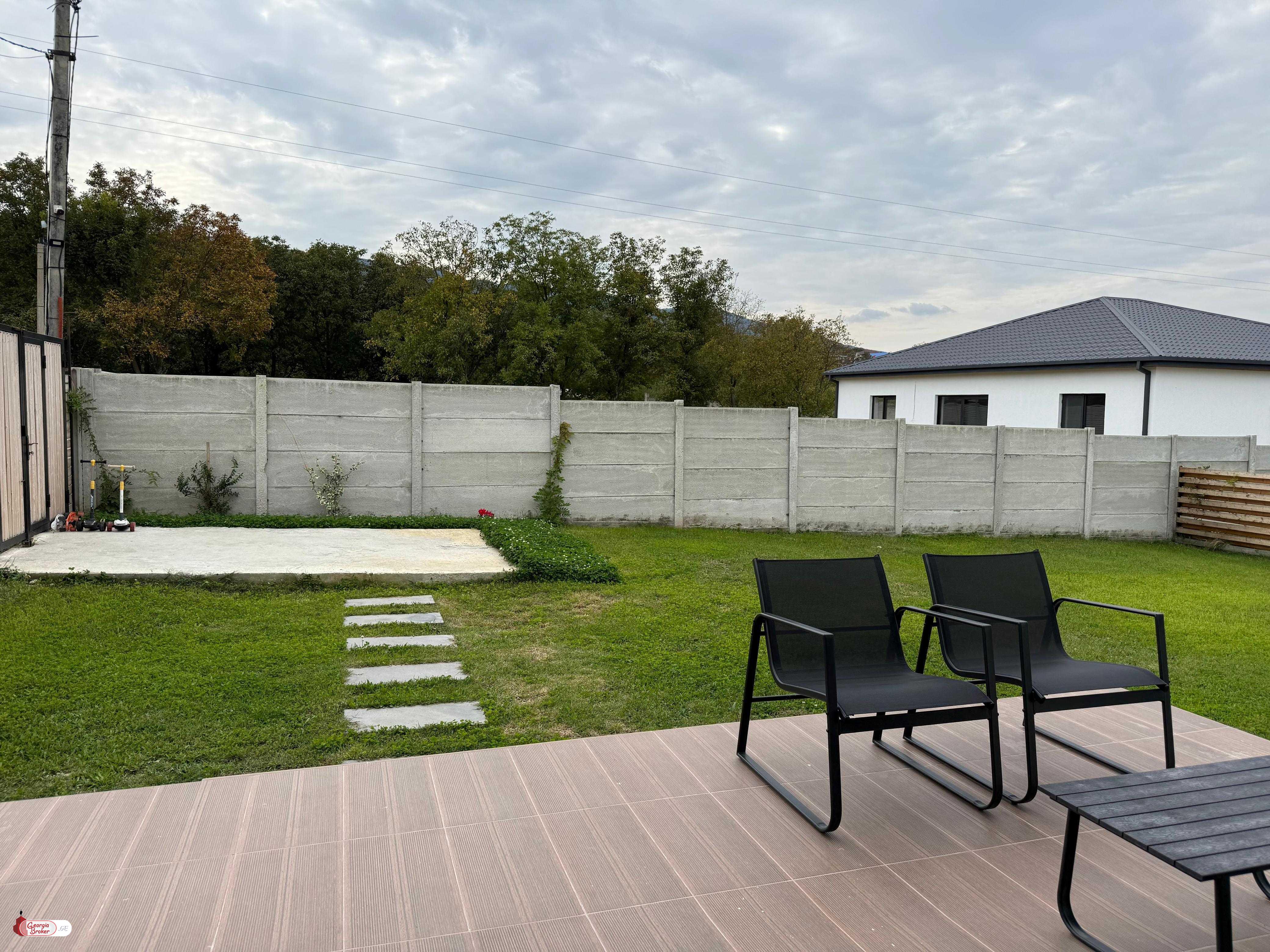 იყიდება ახალი გარემონტებული 4 ოთახიანი სახლი