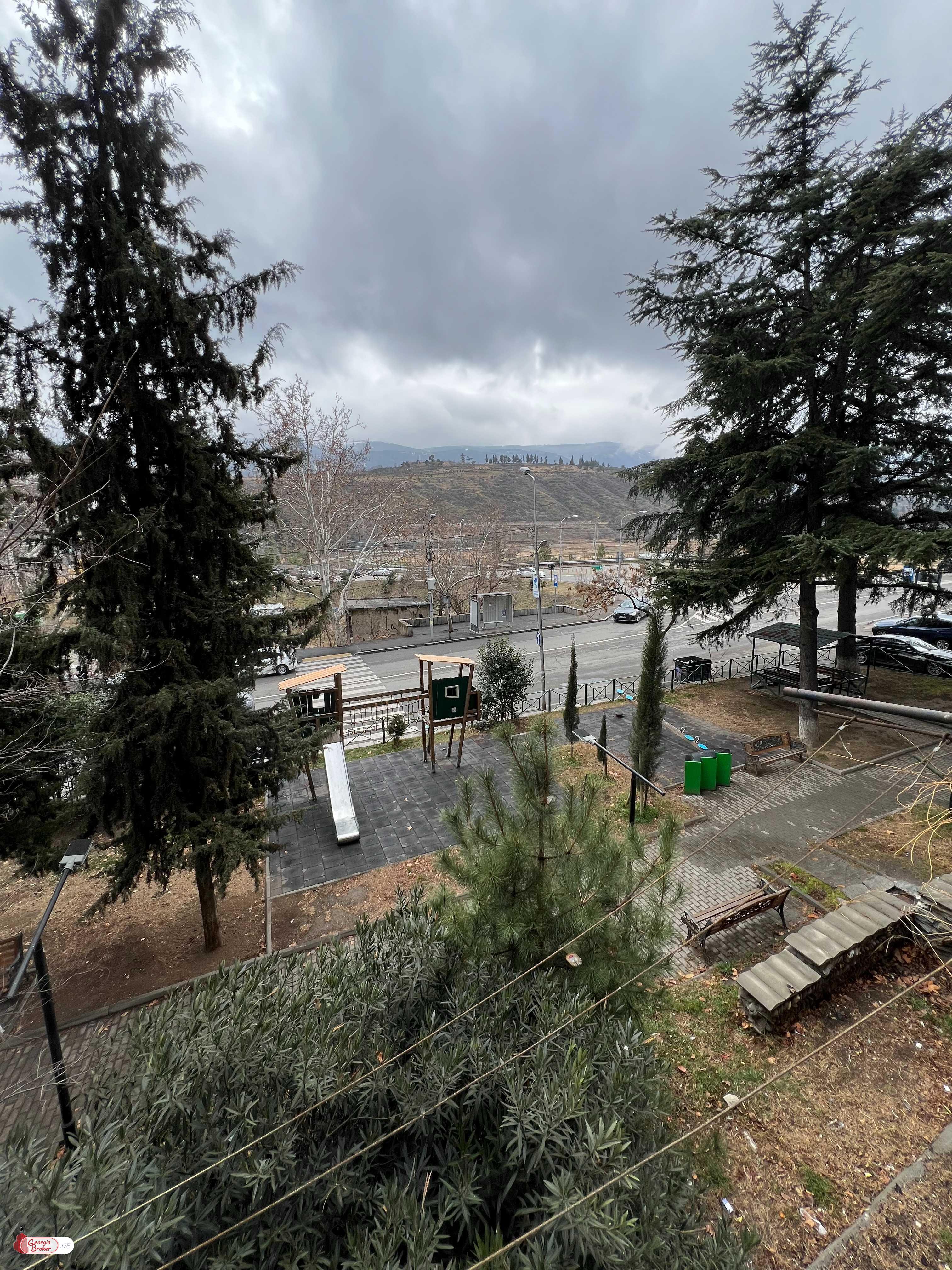 იყიდება ახალი გარემონტებული 3 ოთახიანი ბინა