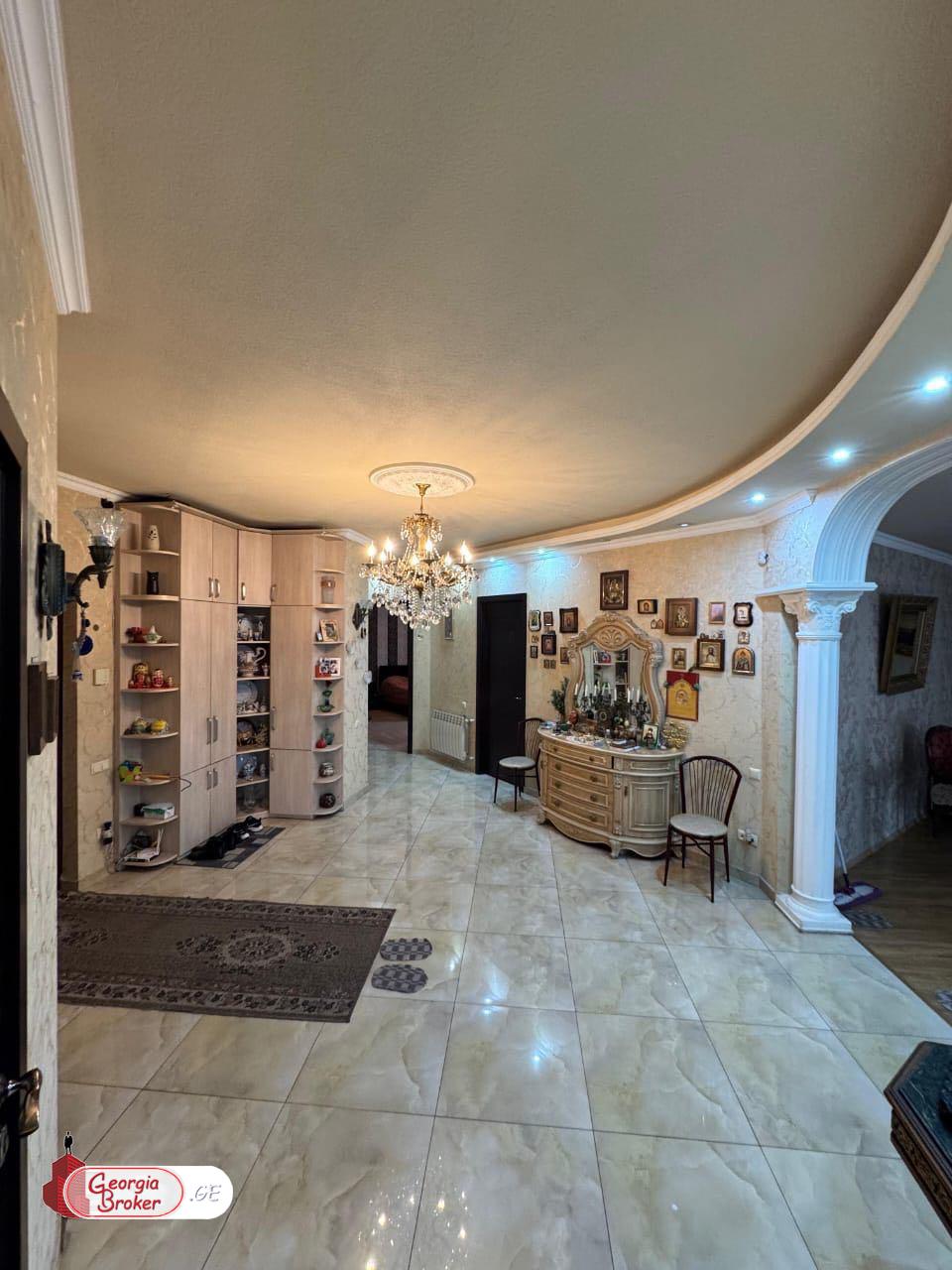 იყიდება ახალი გარემონტებული 3 ოთახიანი ბინა