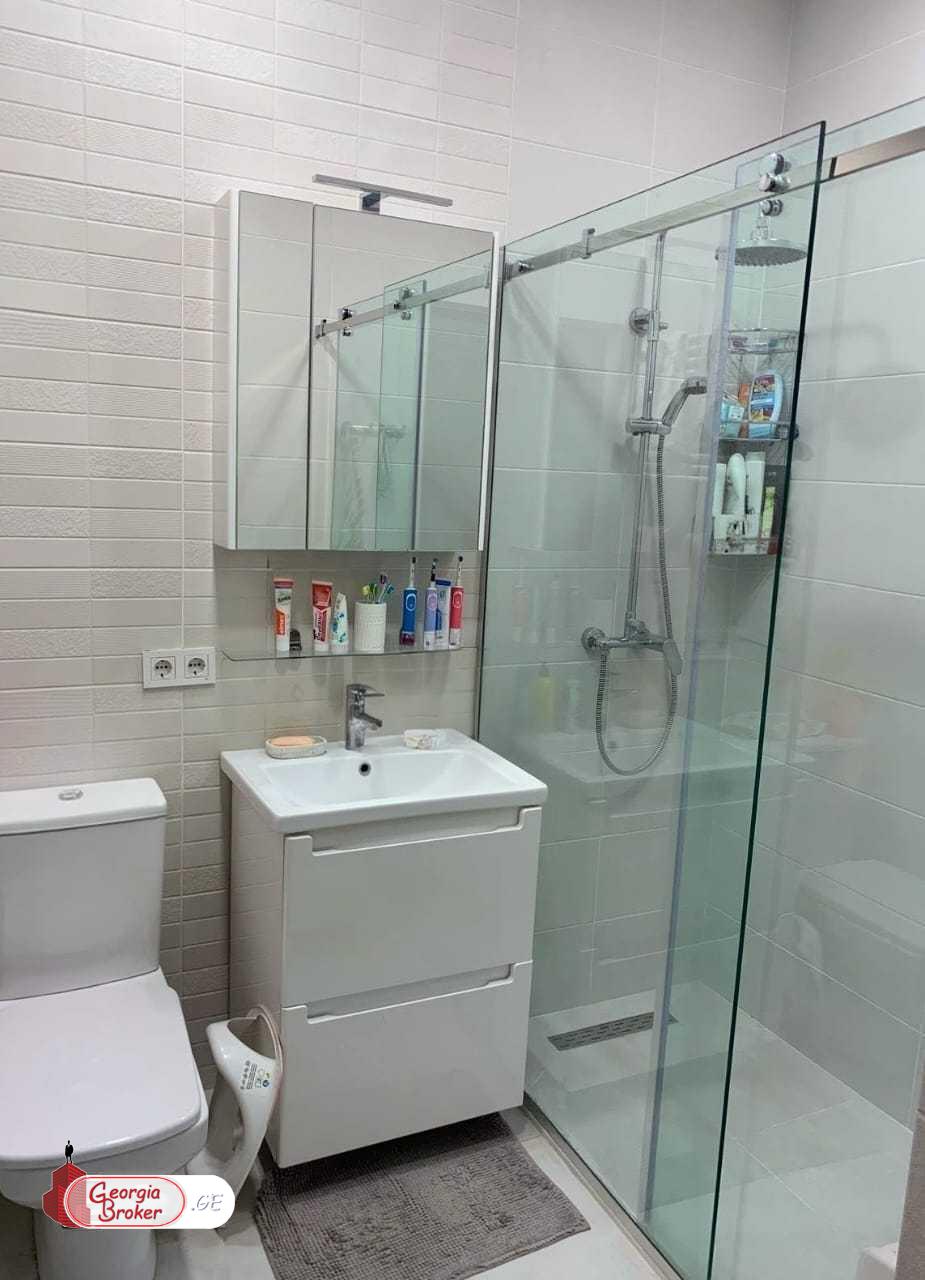 იყიდება ახალი გარემონტებული 4 ოთახიანი ბინა