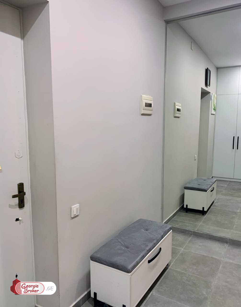 იყიდება ახალი გარემონტებული 4 ოთახიანი ბინა