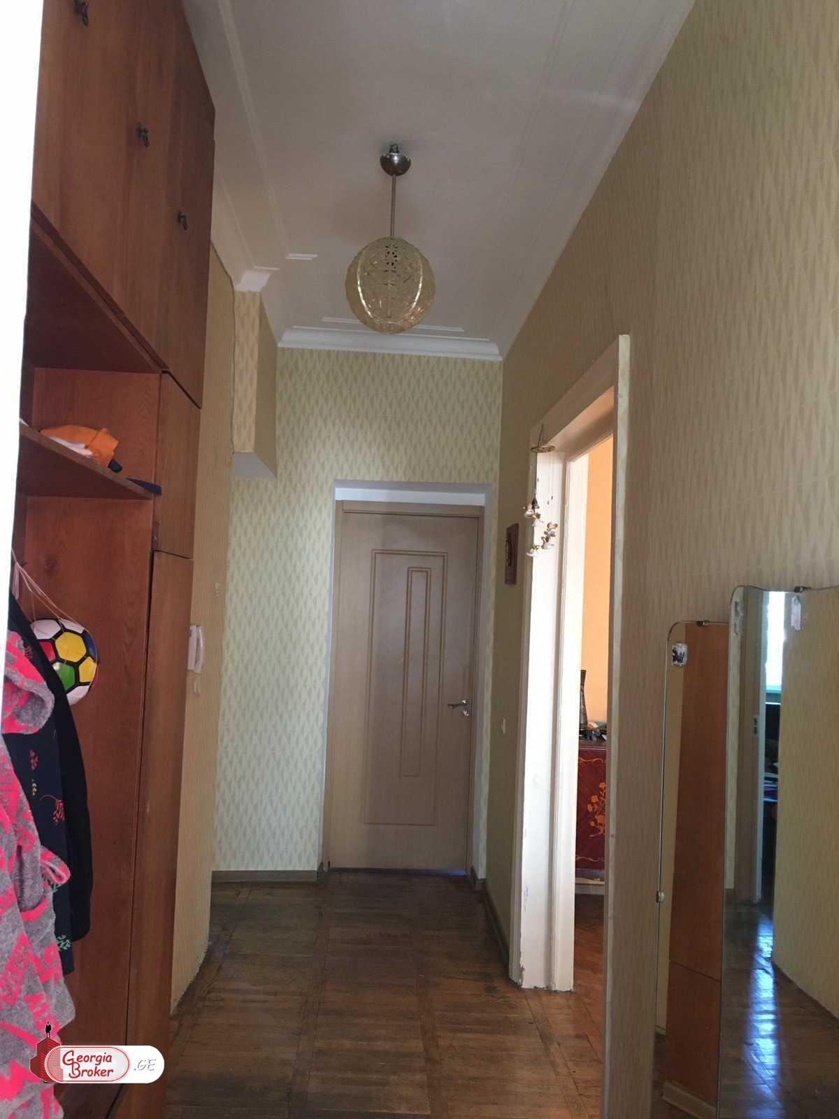 იყიდება ახალი გარემონტებული 4 ოთახიანი ბინა