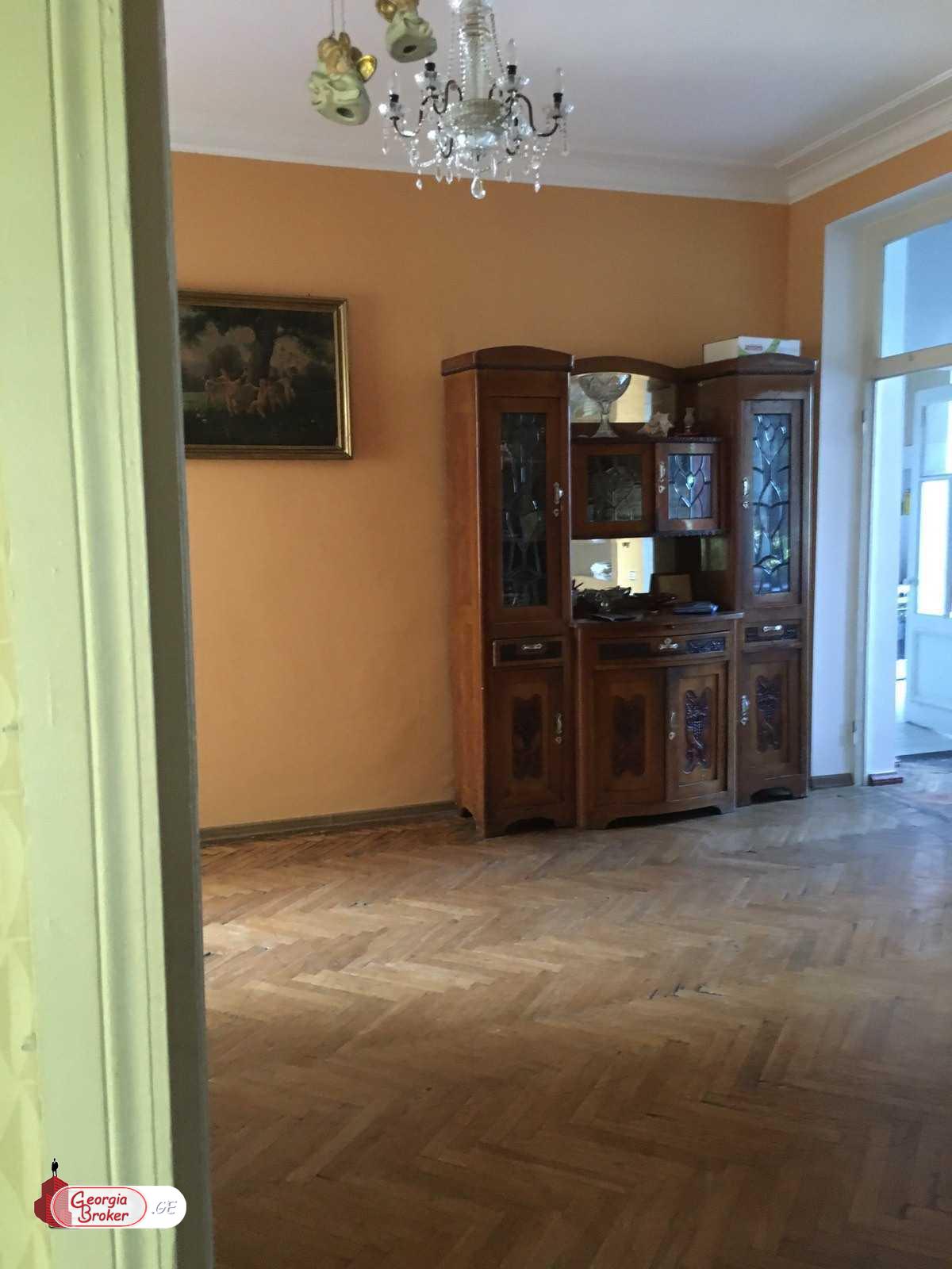 იყიდება ახალი გარემონტებული 4 ოთახიანი ბინა