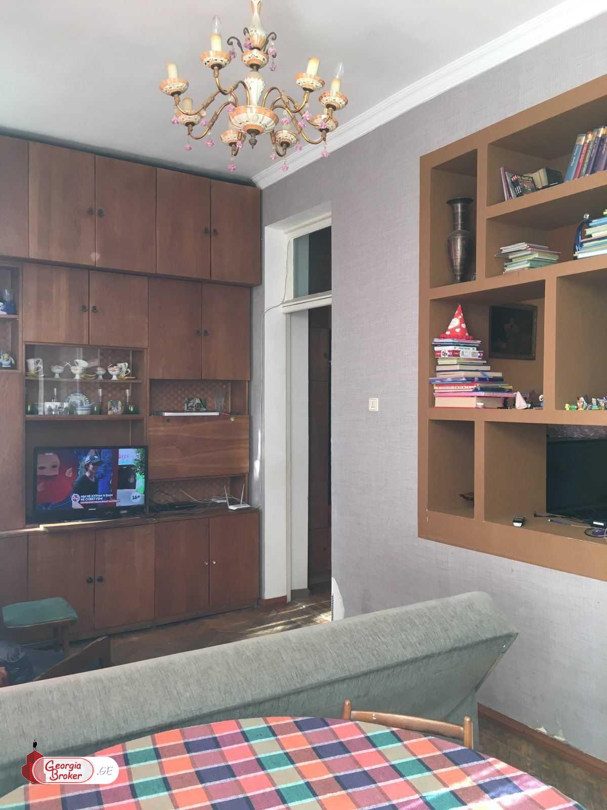 იყიდება ახალი გარემონტებული 4 ოთახიანი ბინა