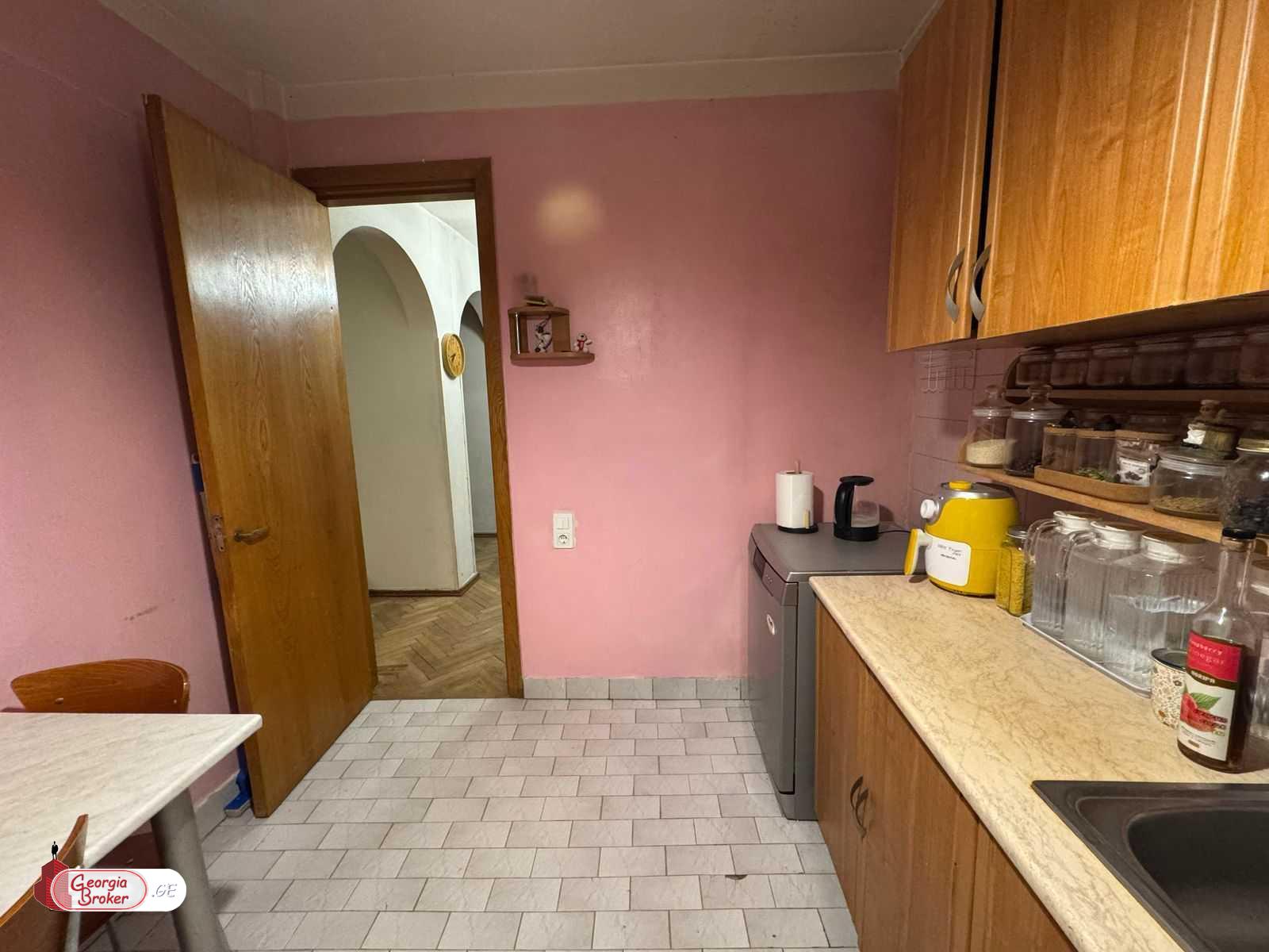 nearly repaired 3-room apartment for sale