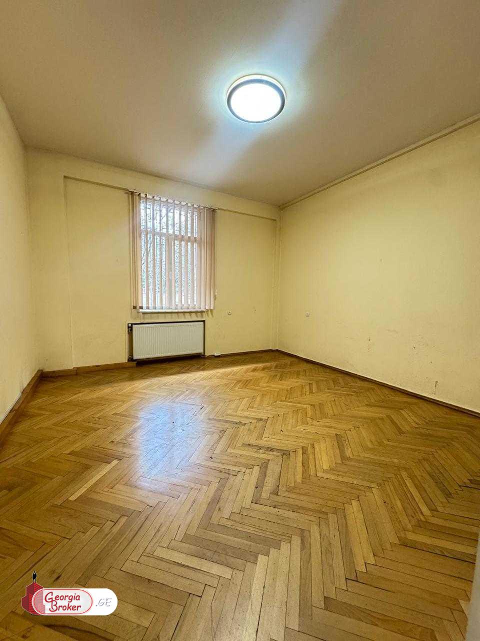 იყიდება ძველი გარემონტებული საოფისე ფართი