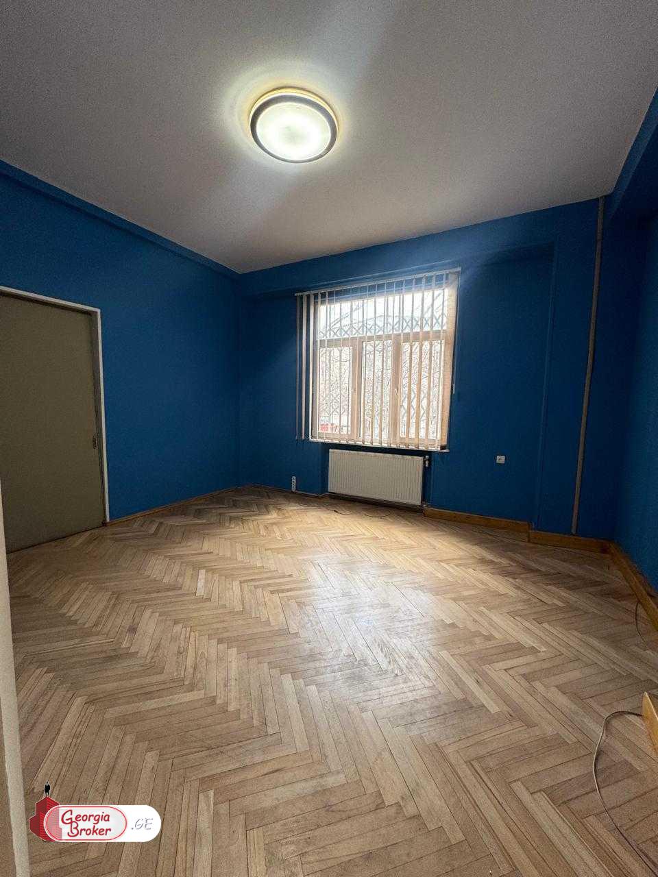 იყიდება ძველი გარემონტებული საოფისე ფართი