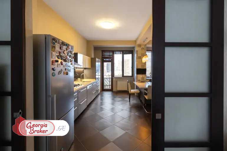 продается квартира с новым ремонтом 7-комнат