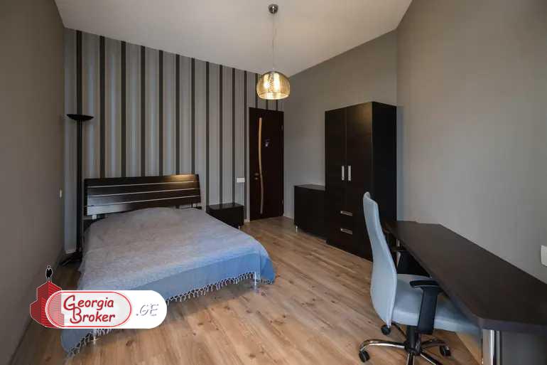 продается квартира с новым ремонтом 7-комнат