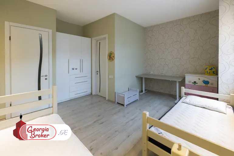 продается квартира с новым ремонтом 7-комнат