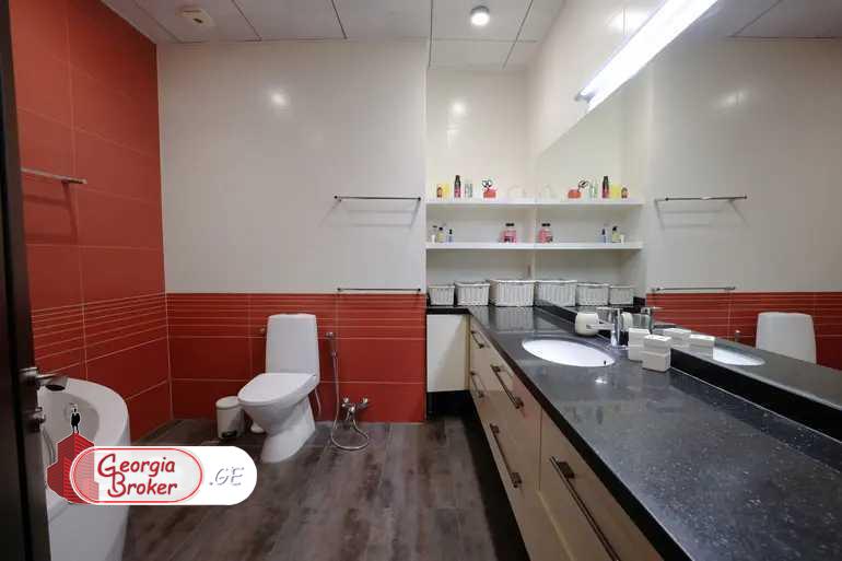 продается квартира с новым ремонтом 7-комнат