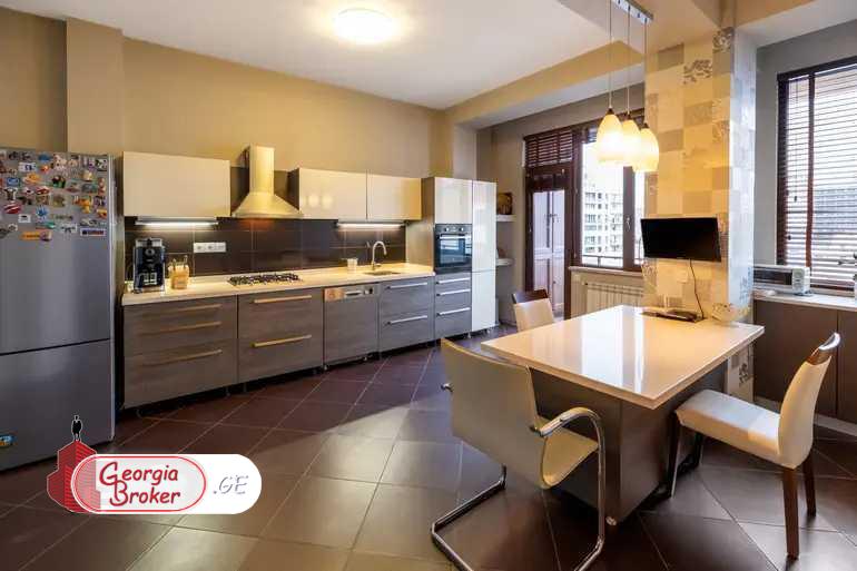 продается квартира с новым ремонтом 7-комнат