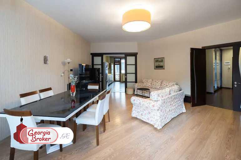 продается квартира с новым ремонтом 7-комнат