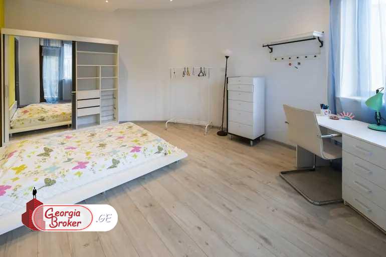 продается квартира с новым ремонтом 7-комнат