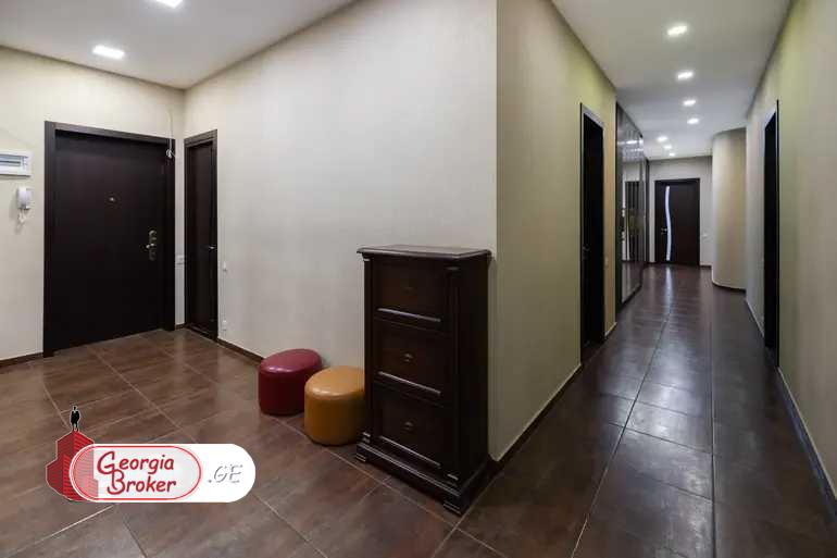 продается квартира с новым ремонтом 7-комнат