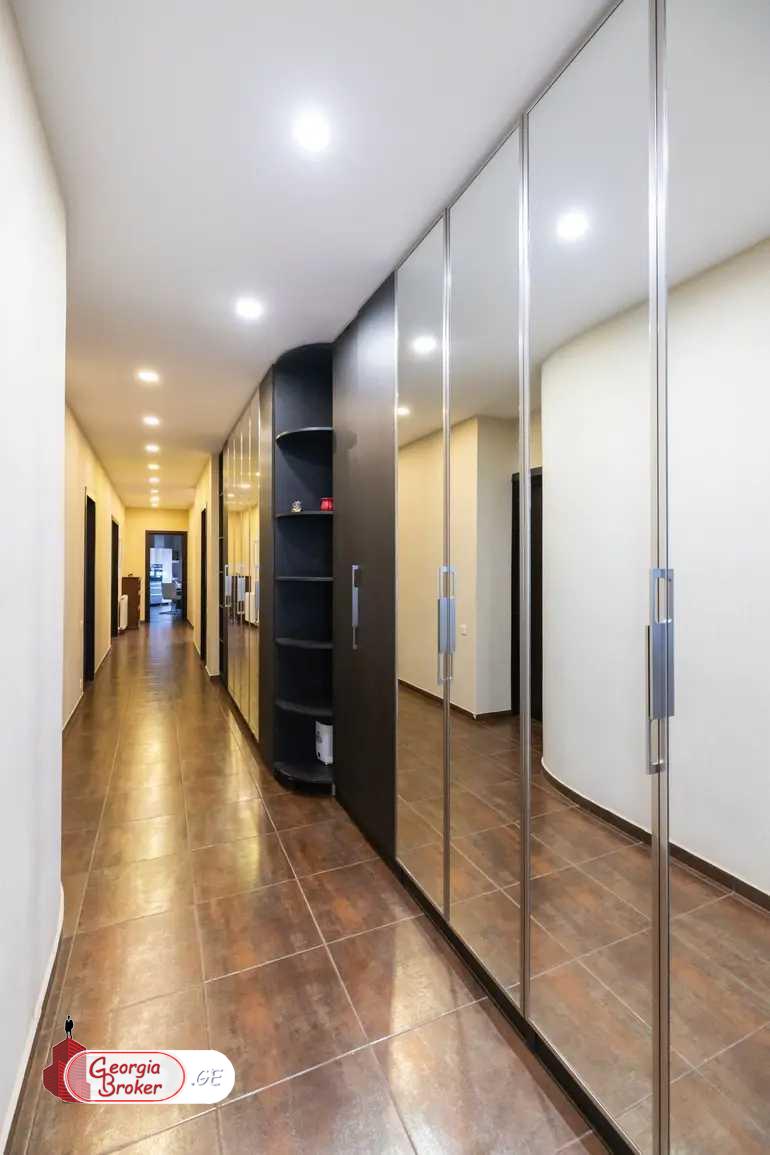 продается квартира с новым ремонтом 7-комнат