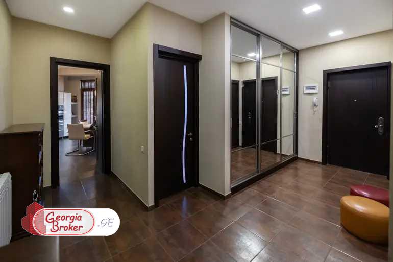 продается квартира с новым ремонтом 7-комнат