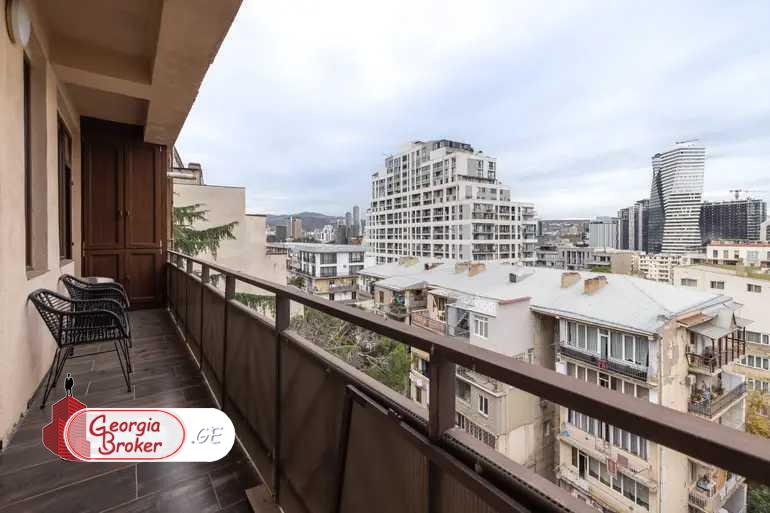 продается квартира с новым ремонтом 7-комнат