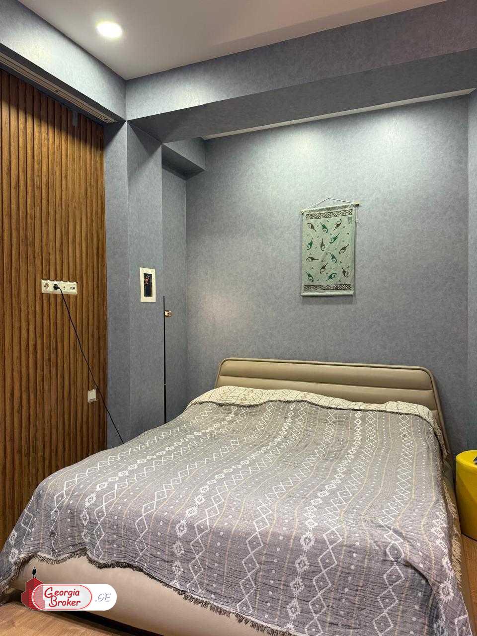 продается квартира с новым ремонтом 4-комнаты