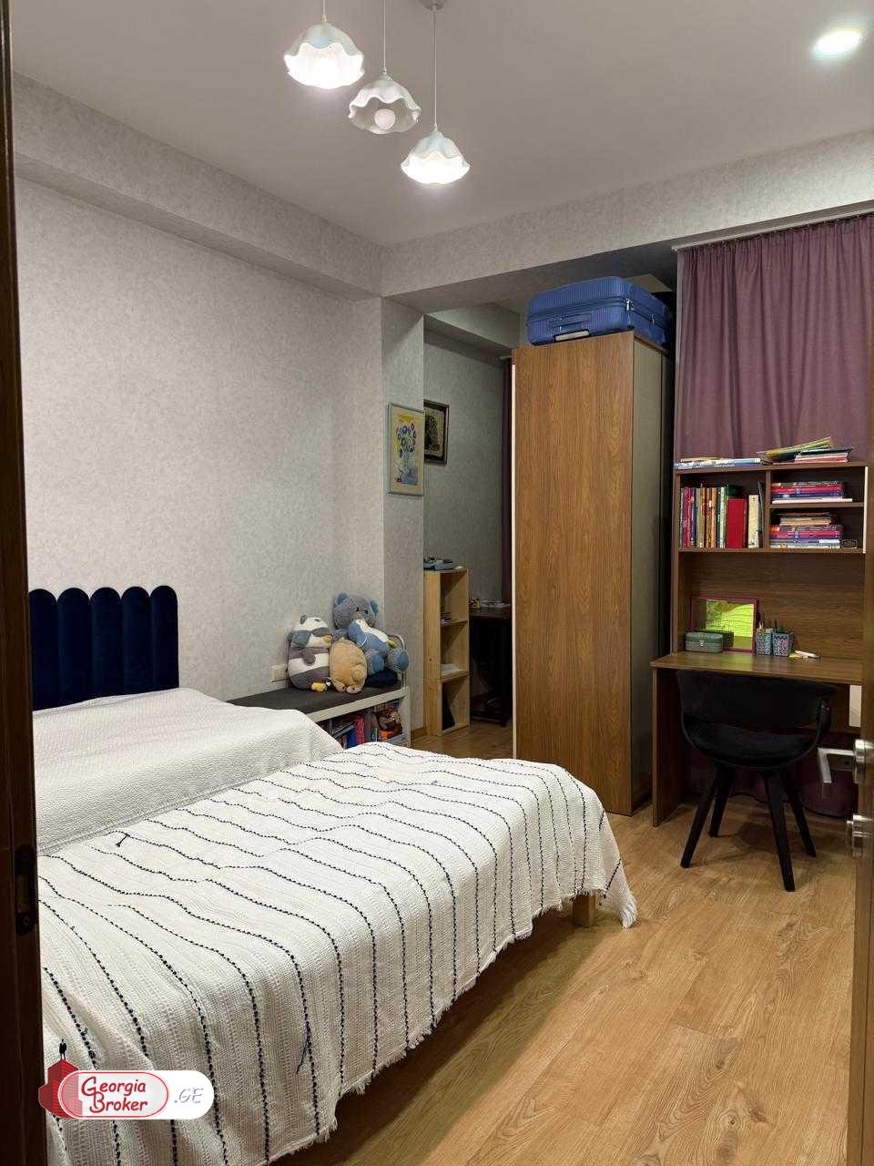 продается квартира с новым ремонтом 4-комнаты