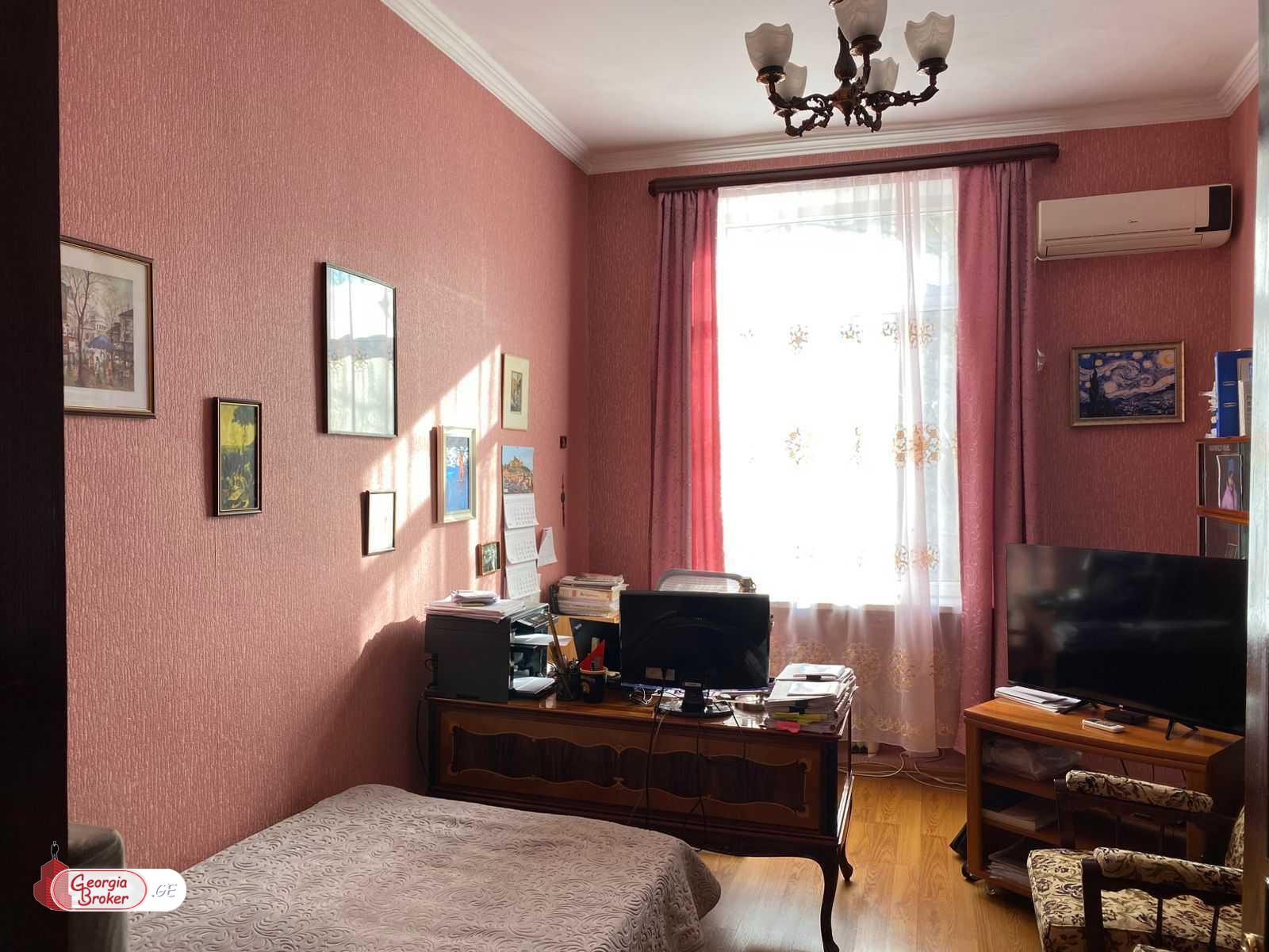 იყიდება ახალი გარემონტებული 4 ოთახიანი ბინა