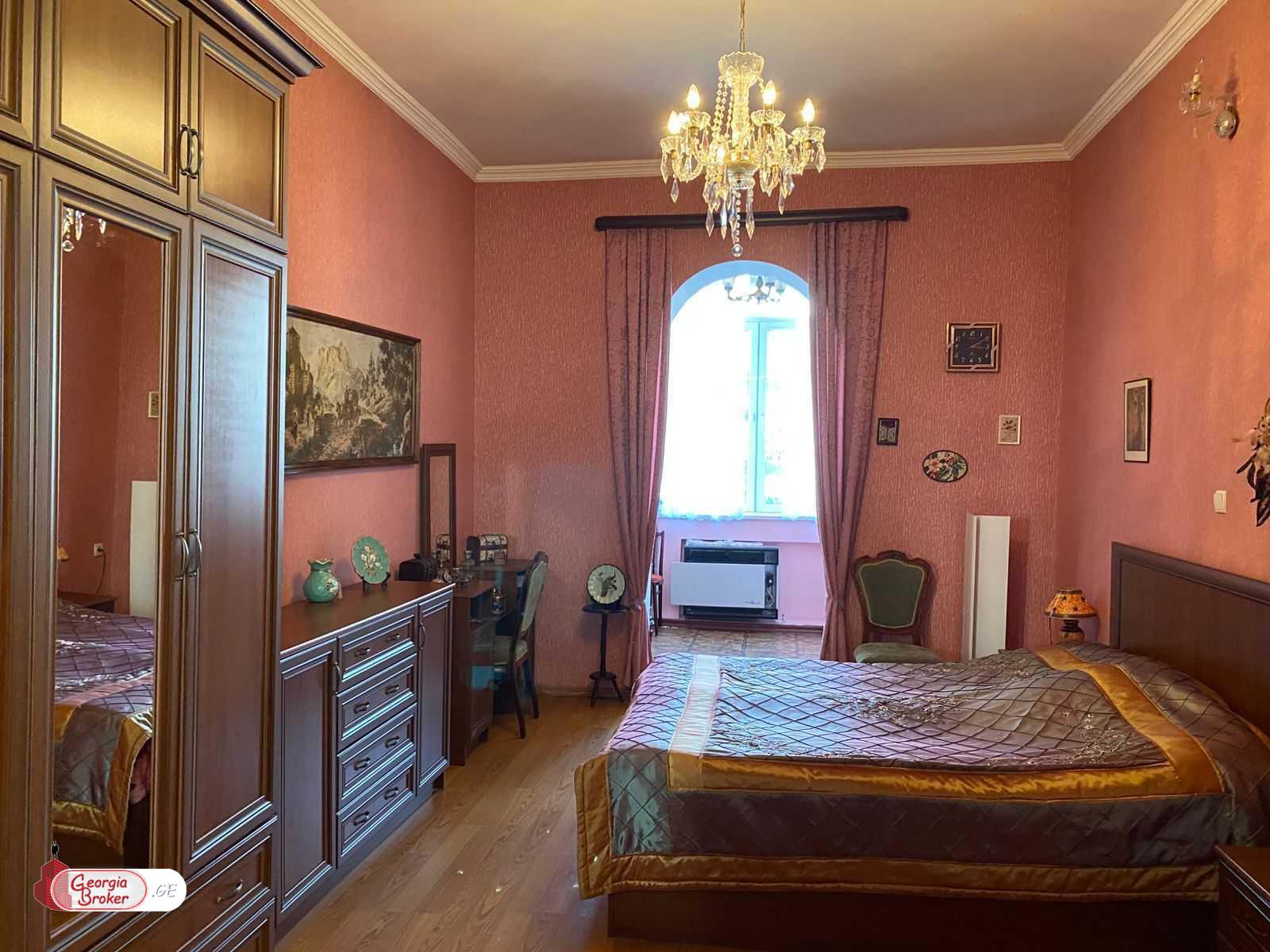 იყიდება ახალი გარემონტებული 4 ოთახიანი ბინა