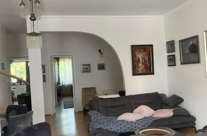 იყიდება ახალი გარემონტებული 4 ოთახიანი ბინა