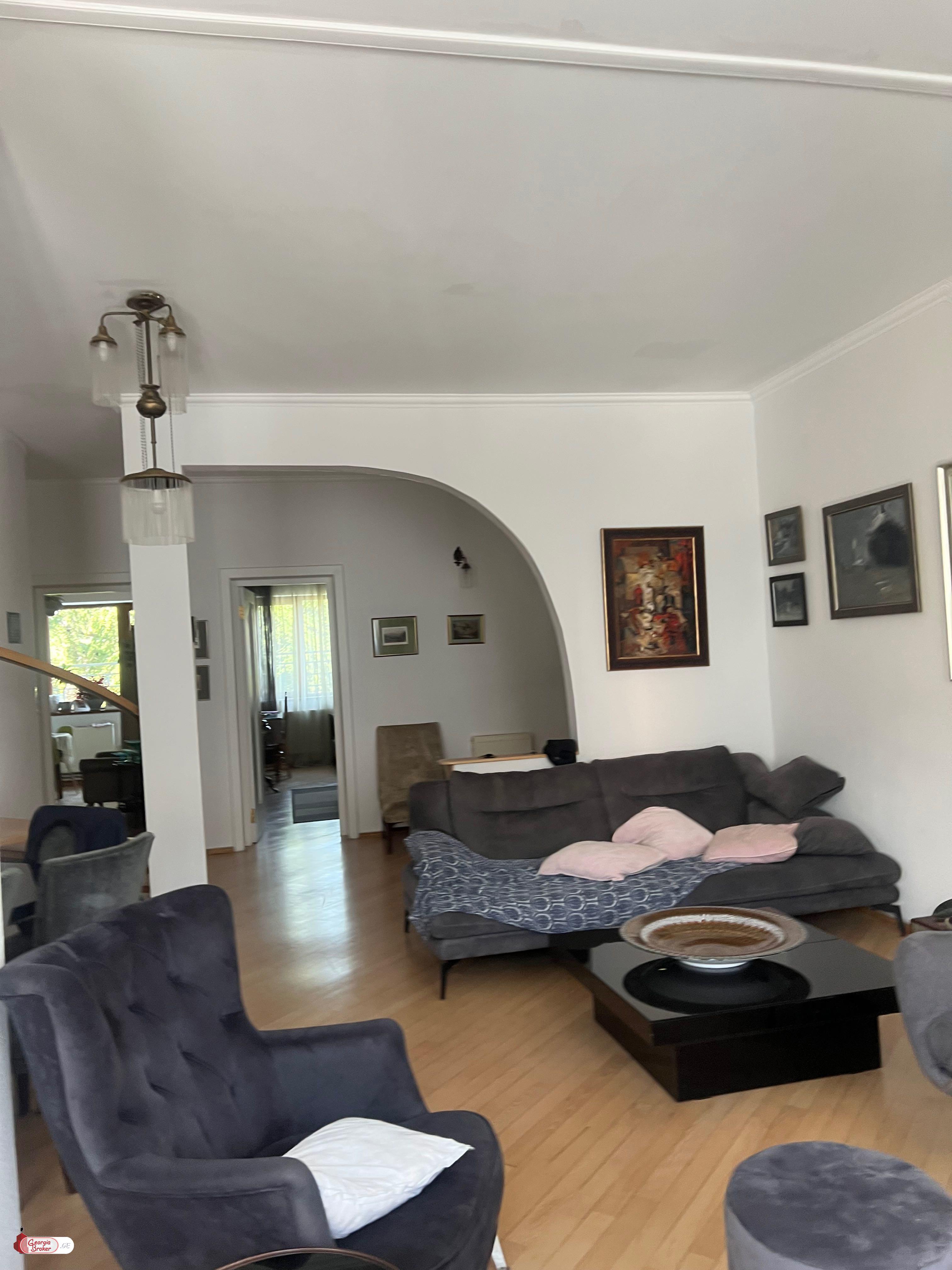 იყიდება ახალი გარემონტებული 4 ოთახიანი ბინა