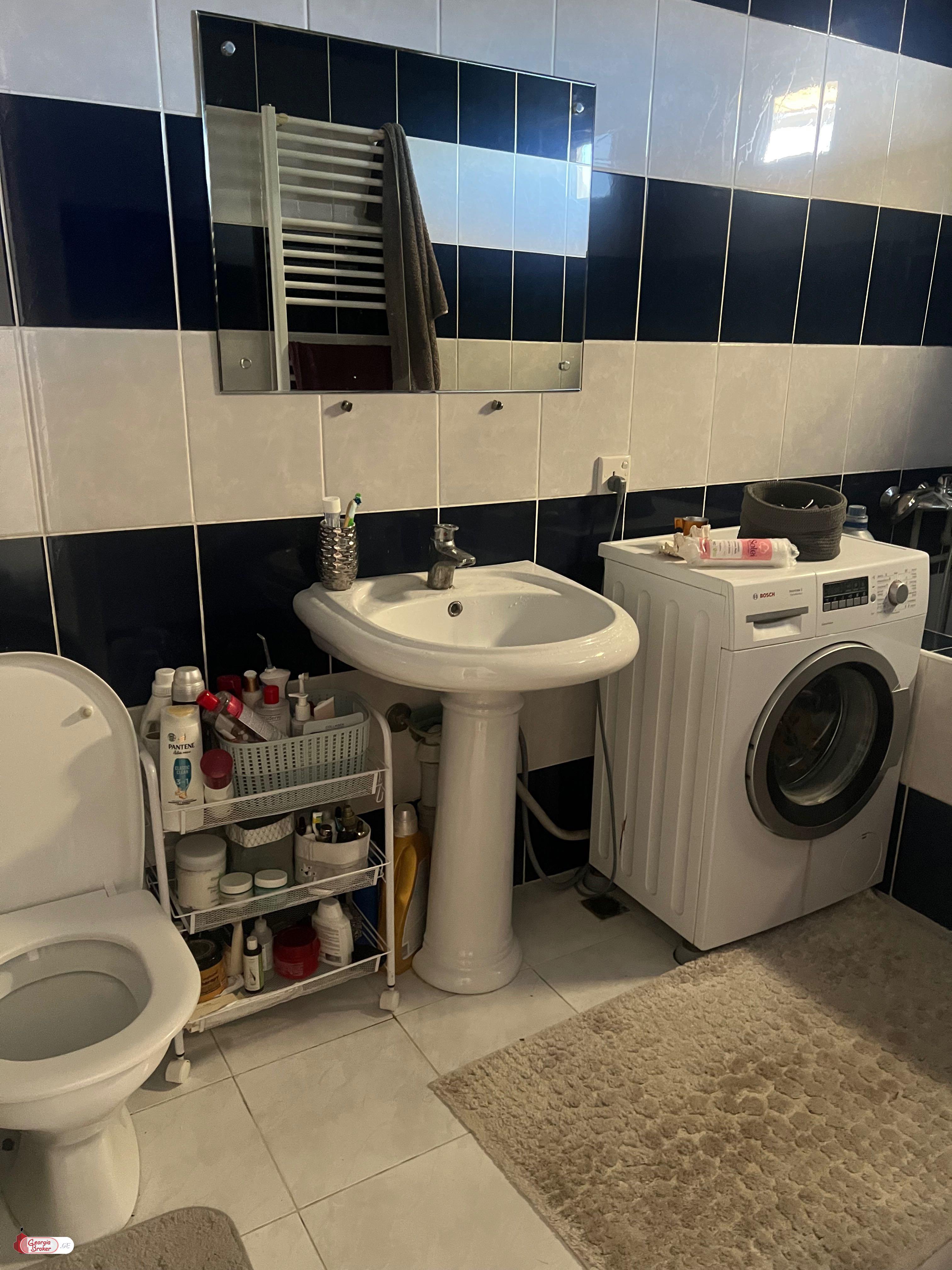 იყიდება ახალი გარემონტებული 4 ოთახიანი ბინა